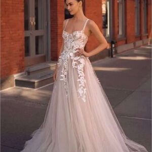 Muse by Berta MELODY Wedding Gown, Size 44, Sample New With Tags, Stunning!